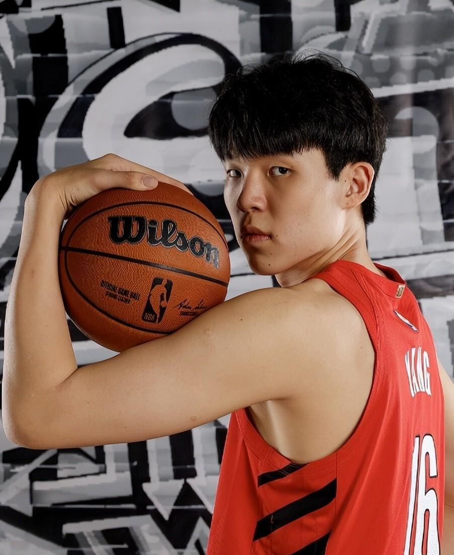 金年会官方在线入口-加时末段广厦男篮调整名单以备英超，迎来里程碑环节打磨，话题不断，训练强度明显提升的简单介绍